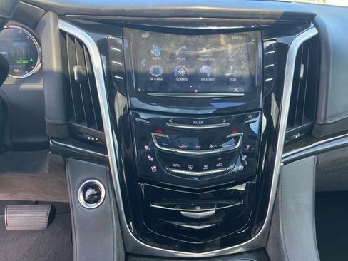 Used 2020 Cadillac Escalade Platinum AWD/4WD image 22