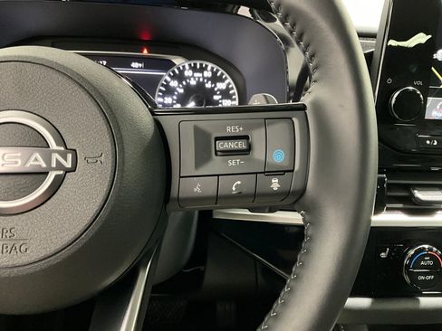 Used 2025 Nissan Pathfinder SL w/ Black Appearance Package image 19