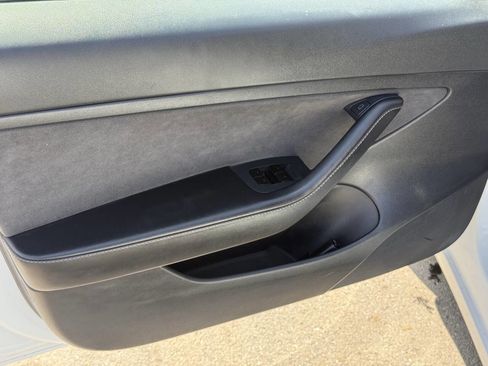 Used 2021 Tesla Model 3 Standard Range Plus image 9