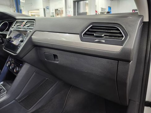 Certified 2021 Volkswagen Tiguan SE w/ Panoramic Sunroof Package image 12