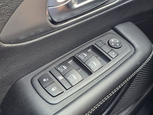 Used 2025 Chrysler Pacifica Select FWD image 23