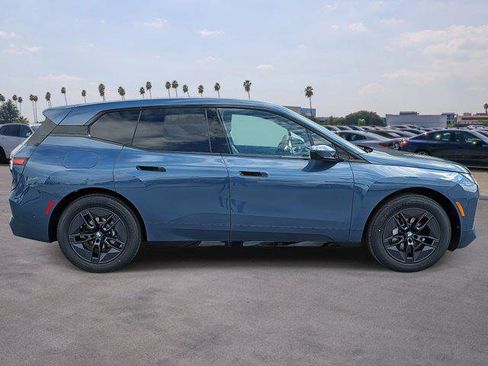 New 2026 BMW iX xDrive60 w/ Premium Package image 4