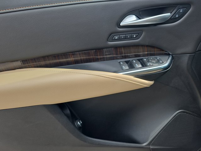 Used 2025 Cadillac XT4 Premium Luxury FWD image 21