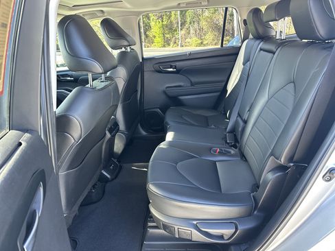 Certified 2021 Toyota Highlander XLE image 31