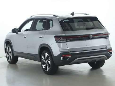 Used 2025 Volkswagen Taos SE AWD/4WD image 40