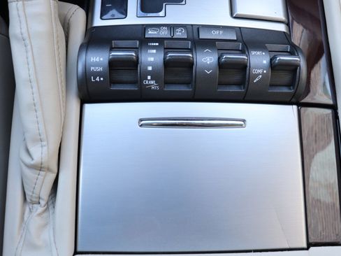 Used 2013 Lexus LX 570 4WD image 71