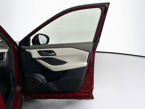 Used 2025 Nissan Rogue SV FWD image 31