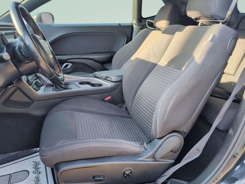Used 2019 Dodge Challenger SXT image 21