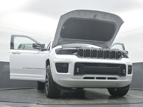 Used 2024 Jeep Grand Cherokee L Overland w/ Advanced Protech Group III AWD/4WD image 58