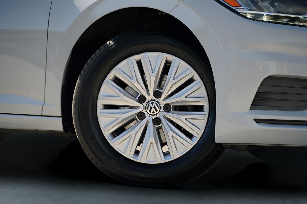 Used 2019 Volkswagen Jetta S w/ Driver Assistance Package FWD image 3