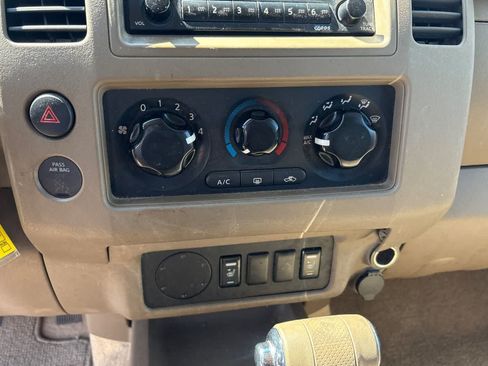 Used 2006 Nissan Frontier LE w/ (X01) Leather Pkg RWD image 19