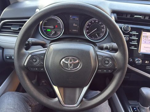 Used 2020 Toyota Camry LE image 10
