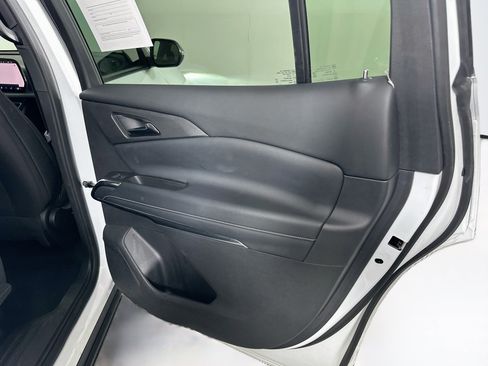 Used 2025 Chevrolet Traverse LT FWD image 32