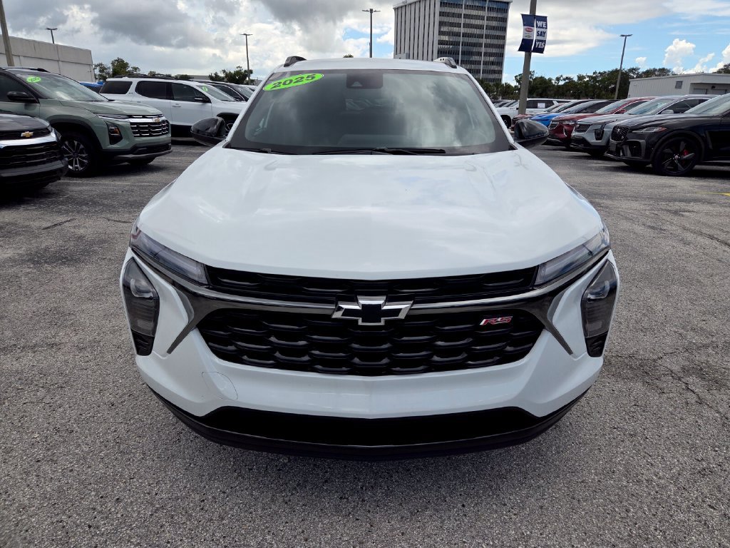 Used 2025 Chevrolet Trax RS w/ Driver Confidence Package FWD image 18