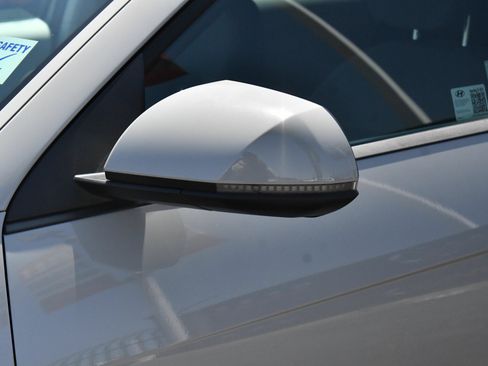 Used 2024 Hyundai Ioniq 5 SE RWD image 13