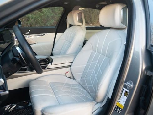 Used 2023 BMW 760i xDrive 760i xDrive w/ Executive Package image 26