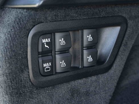 Used 2025 BMW X7 M60i AWD/4WD image 47