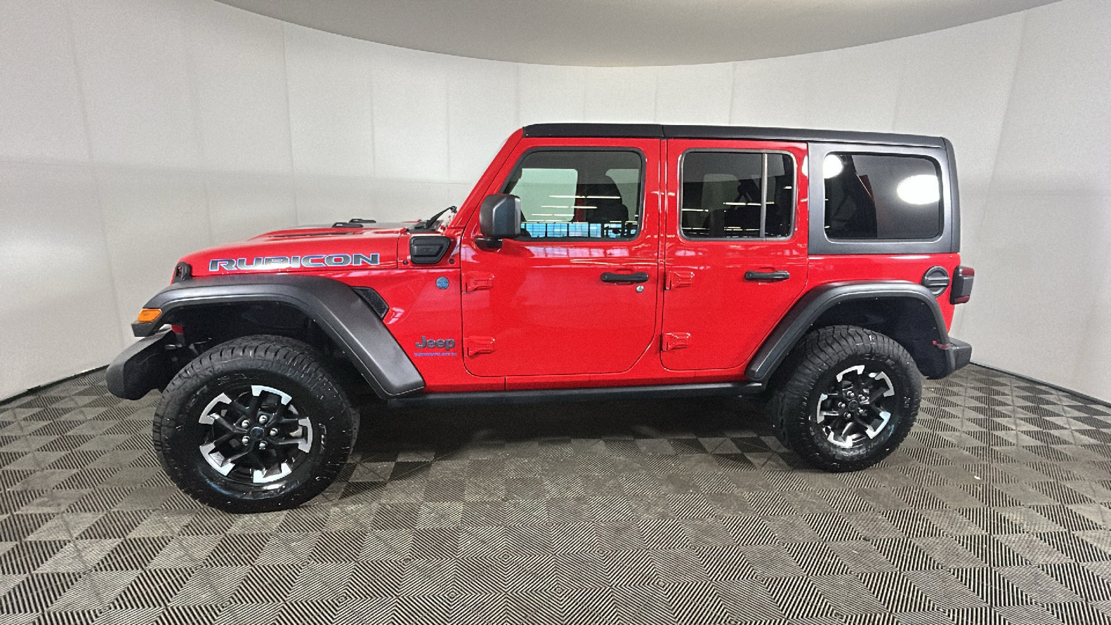 Used 2024 Jeep Wrangler Unlimited Rubicon 4xe AWD/4WD image 7