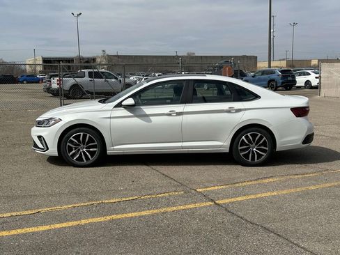 New 2026 Volkswagen Jetta SE image 2