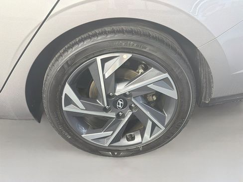 Used 2024 Hyundai Elantra Limited FWD image 11