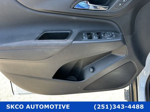 Used 2022 Chevrolet Equinox RS w/ Infotainment Package image 11