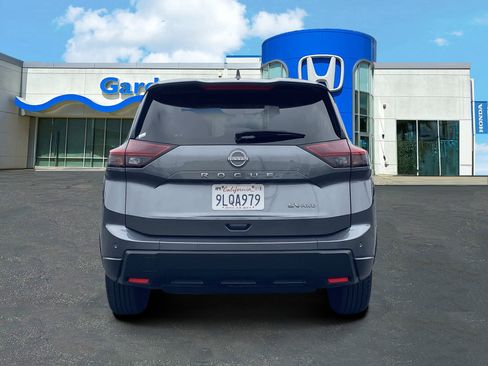 Used 2024 Nissan Rogue SV image 5