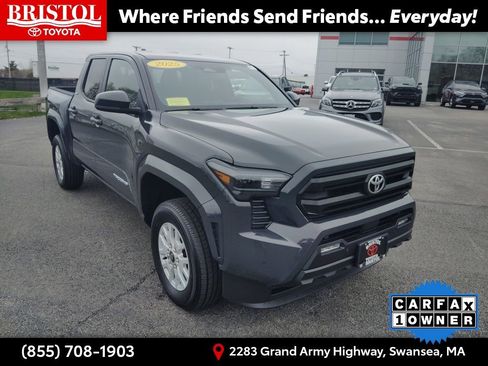 Used 2025 Toyota Tacoma SR5 image 1