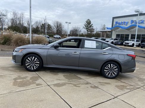 Used 2024 Nissan Altima 2.5 SV image 6