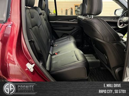 Used 2025 Jeep Grand Cherokee Limited w/ Black Appearance Package AWD/4WD image 36
