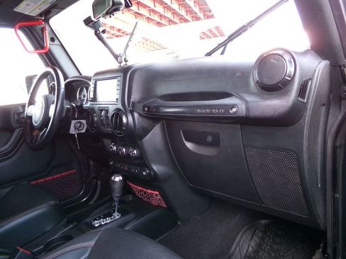 Used 2017 Jeep Wrangler Unlimited Rubicon AWD/4WD image 19