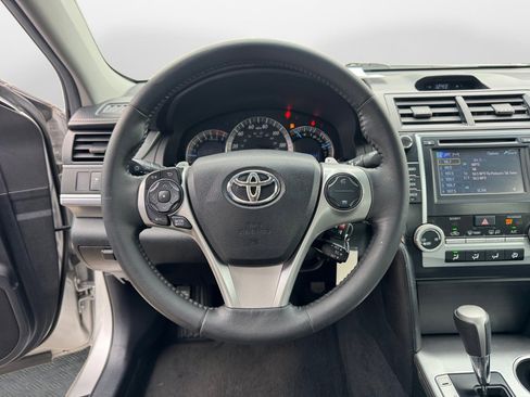 Used 2014 Toyota Camry SE FWD image 13