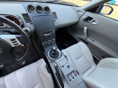 Used 2005 Nissan 350Z Touring RWD image 13