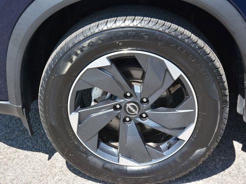 Used 2024 Nissan Rogue SV AWD/4WD image 32