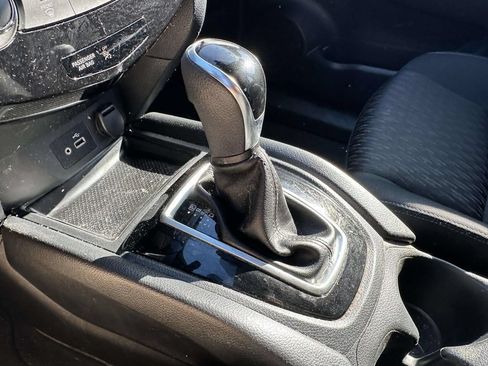 Used 2019 Nissan Rogue S AWD/4WD image 25