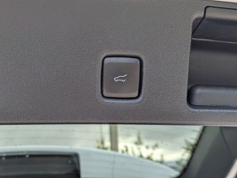 Used 2022 Ford Escape SE w/ SE Sport Appearance Package FWD image 19