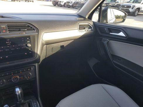Used 2019 Volkswagen Tiguan SE image 11