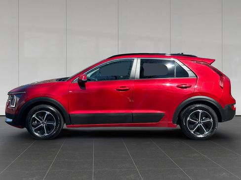 Used 2023 Kia Niro EX FWD image 2
