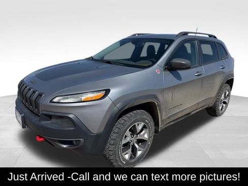 Used 2016 Jeep Cherokee Trailhawk w/ Leather Interior Group AWD/4WD image 1