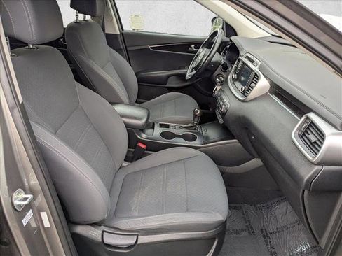 Used 2017 Kia Sorento LX w/ LX Convenience Package image 21