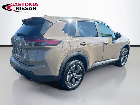 Used 2025 Nissan Rogue SV FWD image 9