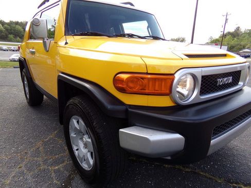 Used 2007 Toyota FJ Cruiser 4WD image 3