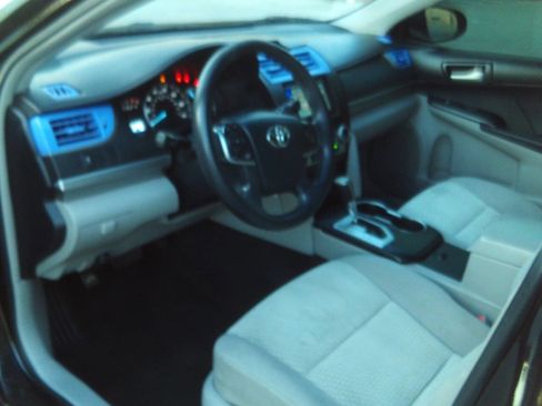 Used 2012 Toyota Camry LE image 32