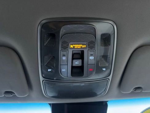 Used 2022 Genesis GV70 2.5T w/ Advanced Package image 37