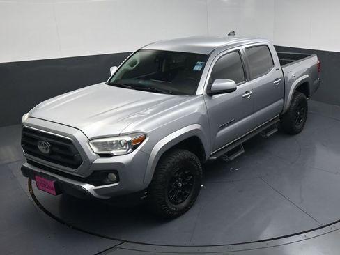 Used 2020 Toyota Tacoma SR5 RWD image 16