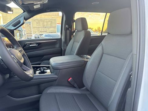 New 2025 Chevrolet Suburban LS image 16
