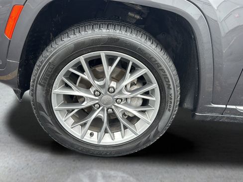 Used 2022 Jeep Grand Cherokee Summit w/ Luxury Tech Group V RWD image 19
