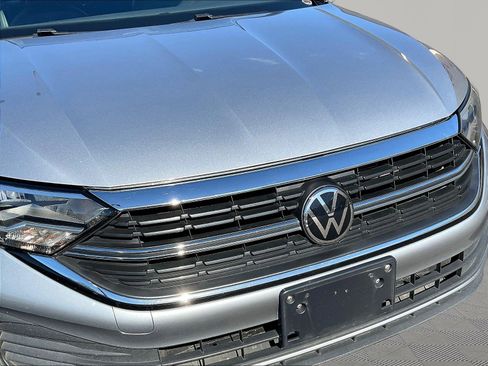 Used 2024 Volkswagen Jetta SE FWD image 31