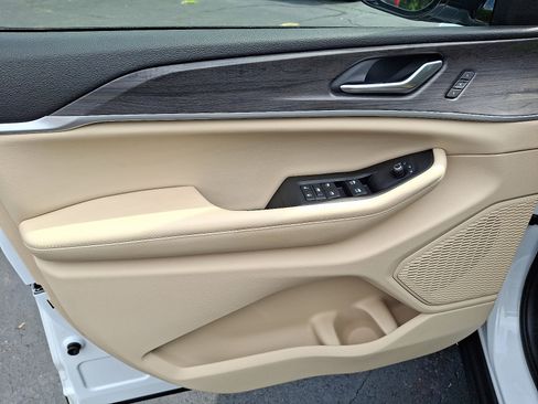 Certified 2023 Jeep Grand Cherokee L Limited w/ Luxury Tech Group II image 15