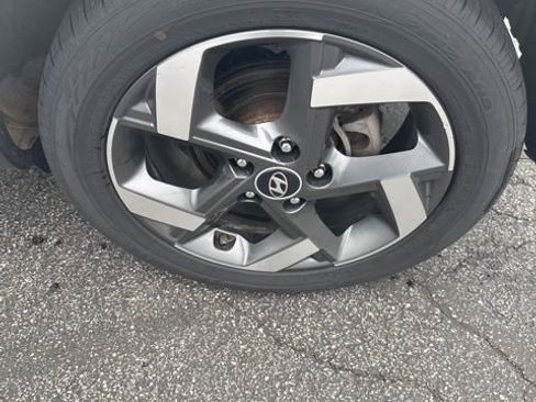 Used 2023 Hyundai Venue Limited w/ Cargo Package image 10