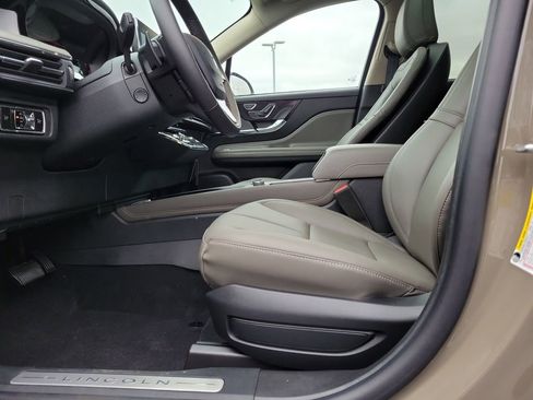 New 2026 Lincoln Corsair Premiere AWD/4WD image 18